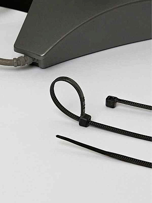 Хомут кабельный 2.5х150 нейл. черн. (уп.100шт) IEK UHH32-D025-150-100 