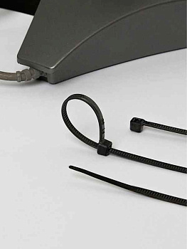 Хомут кабельный 2.5х150 нейл. черн. (уп.100шт) IEK UHH32-D025-150-100