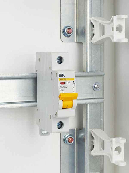 Выключатель автоматический модульный 1п C 2А 4.5кА ВА47-29 KARAT IEK MVA20-1-002-C 