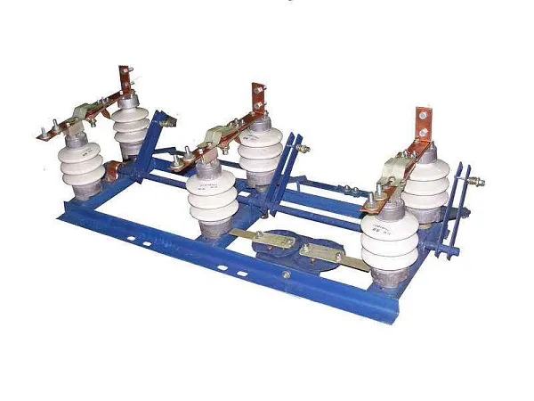 Разъединитель РЛНД-1-10-630 УХЛ1 с прив. ПРНЗ-10 Электрофарфор ЦБ-00004166 