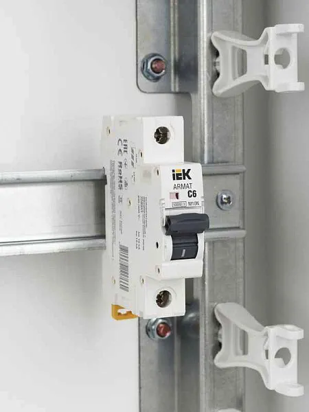 Выключатель автоматический модульный 1п C 6А M10N ARMAT IEK AR-M10N-1-C006 