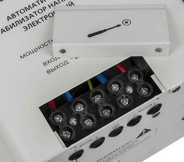 Стабилизатор напряжения АСН-8000Н/1-Ц 1ф 8кВт IP20 релейный Ресанта 63/6/17 