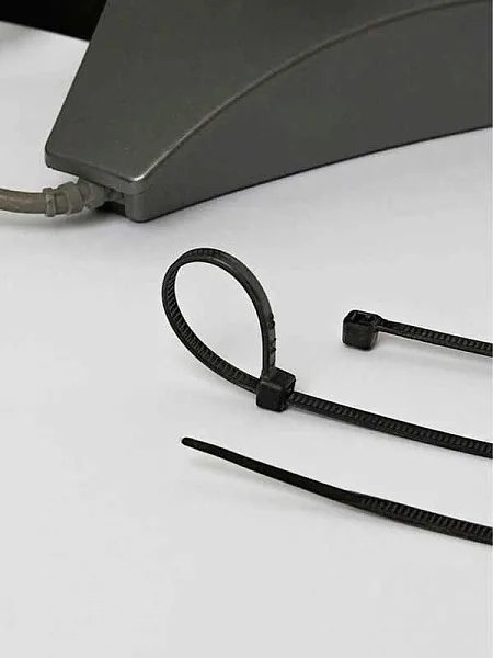 Хомут кабельный 2.5х150 нейл. черн. (уп.100шт) IEK UHH32-D025-150-100 